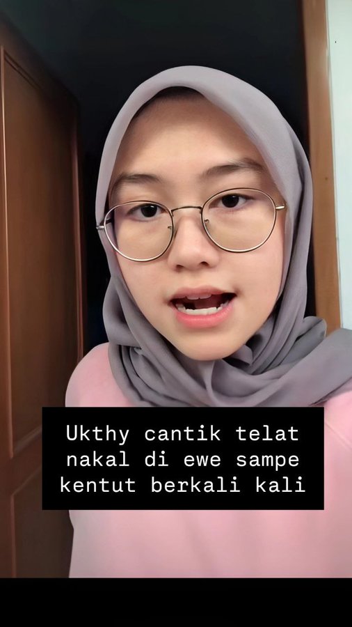 Hijab Cakep Mainnya malu-malu